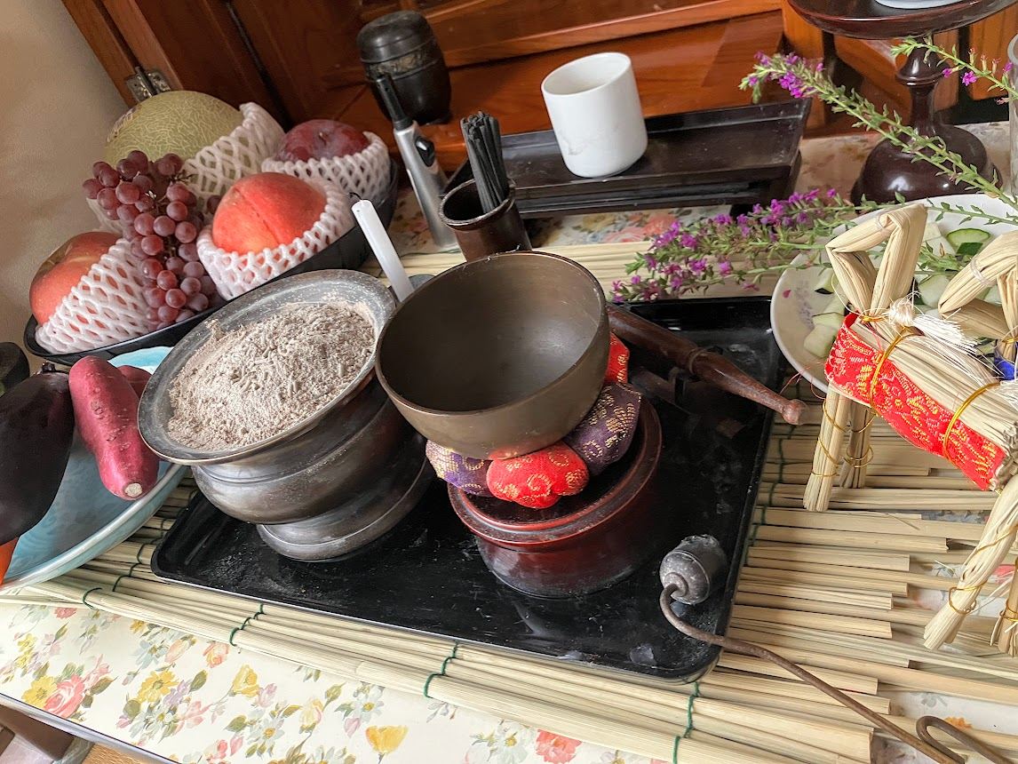 盆棚（精霊棚）にまこもを敷く理由