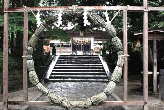 茅の輪くぐりとは？神社で行われる意味から知る、くぐり方と作法
