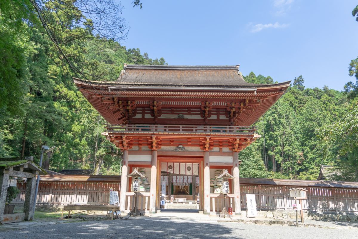 日吉大社には、二つの本宮があります
