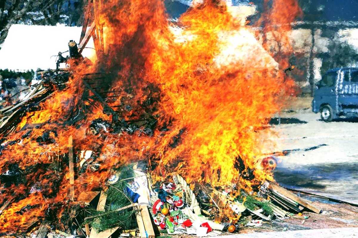 どんど焼きとは？お正月を締める火祭りのやり方