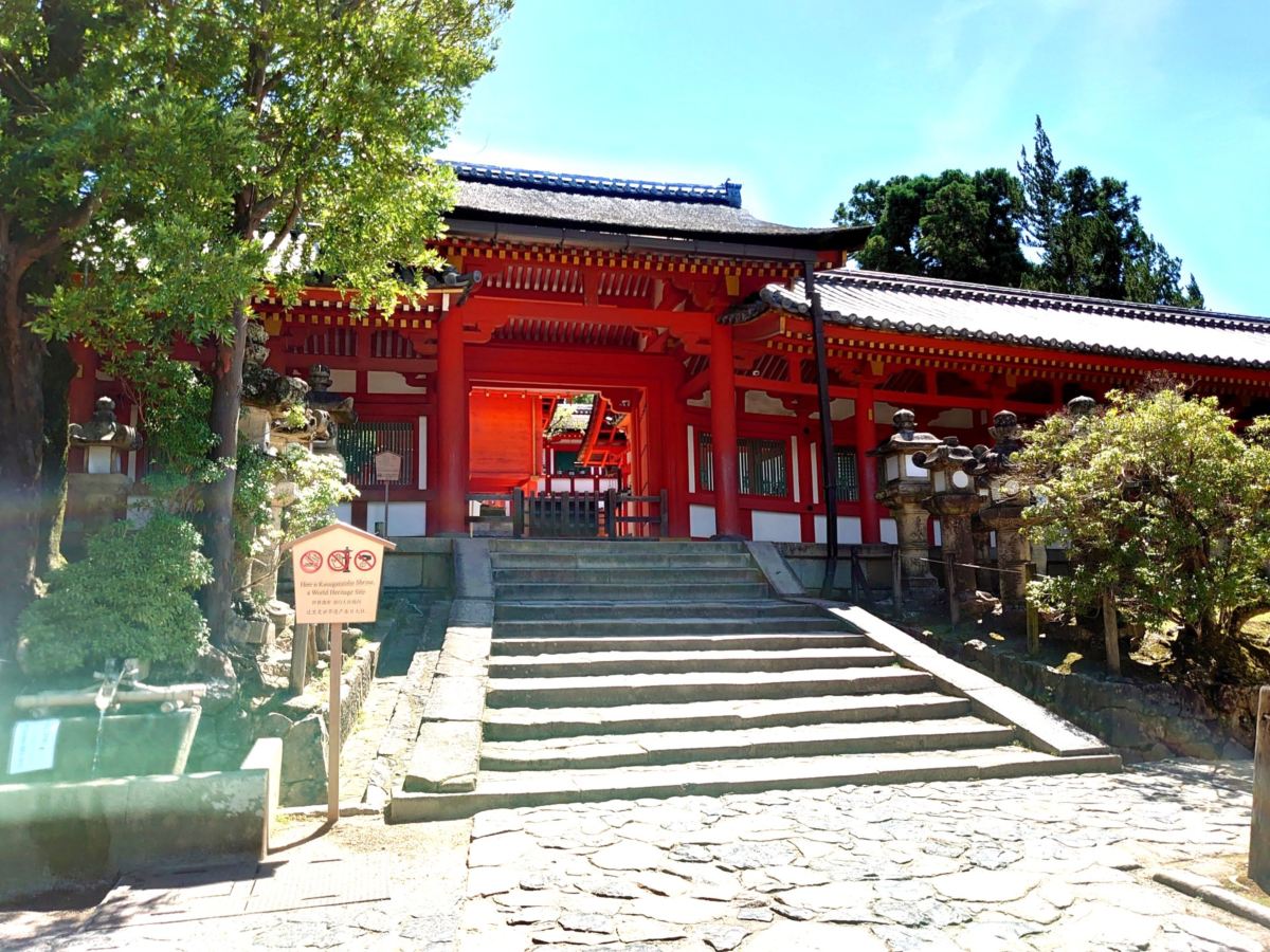 春日大社とは？御祭神の四柱と鹿が神の使いである理由｜藤原氏が各地から神を集めた社