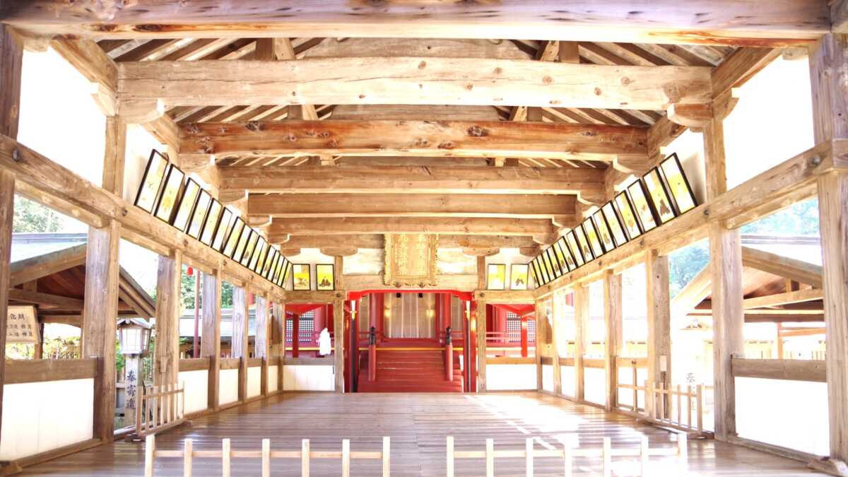 日本の神社はなぜ木で建てるのか|20年で壊す文化と、柱が60年旅する仕組み