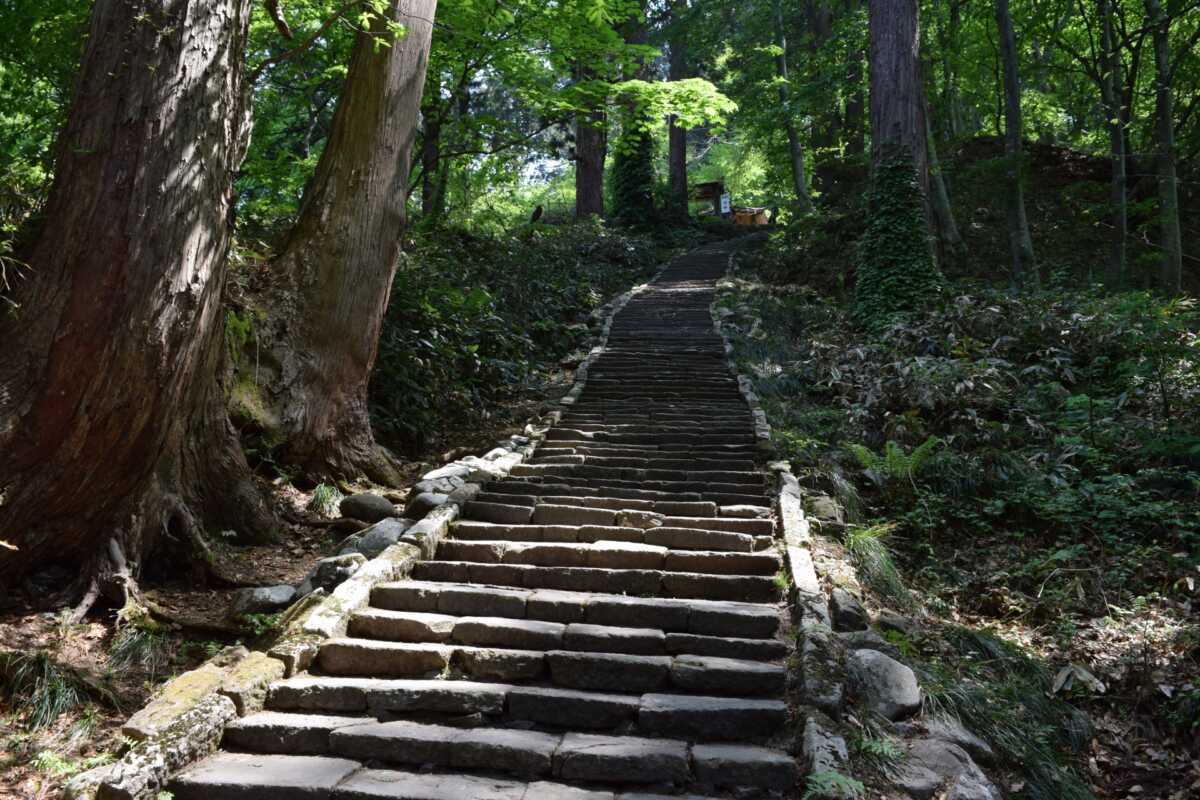 修験道とは、山で修行を積むことで神通力を得る